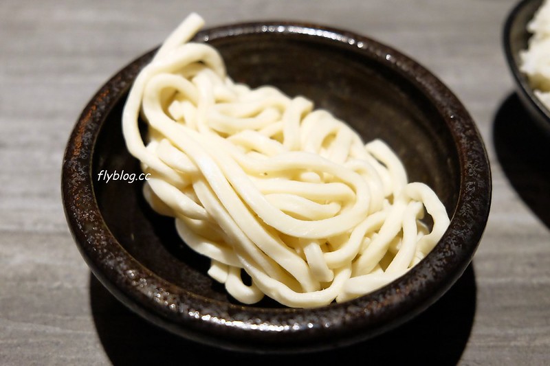 嗑肉石鍋┃台中北屯:個人覺得CP值很高的小火鍋店,昌平店鄰近東光市場,$999元雙人海陸餐新鮮有誠意 @飛天璇的口袋