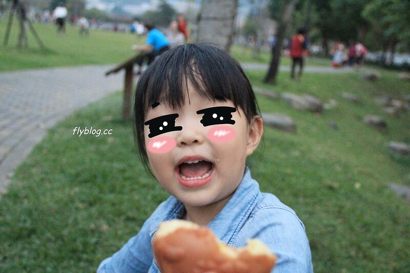 胖貓爆漿雞蛋糕┃台中北屯:可愛的貓咪造型雞蛋糕,北屯新都公園旁邊餐車,週未假日才會出現擺攤 @飛天璇的口袋