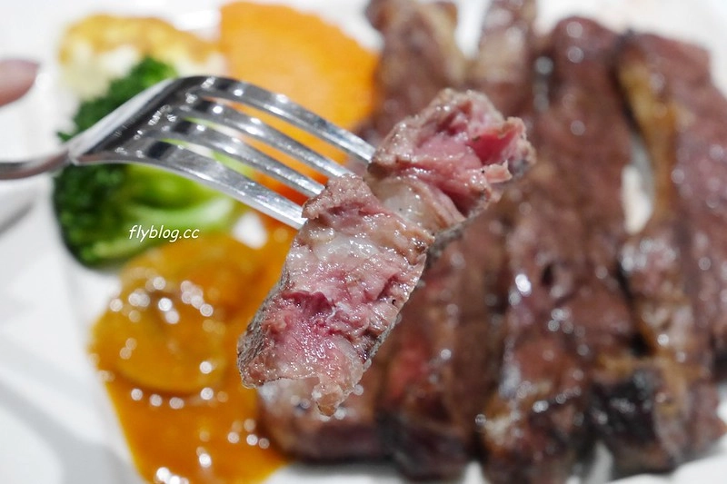 統領創意牛排館┃台中北區:傳統又有歷史的牛排館,餐點很老派卻很實在,$1680就有日本A5鹿兒島和牛 @飛天璇的口袋