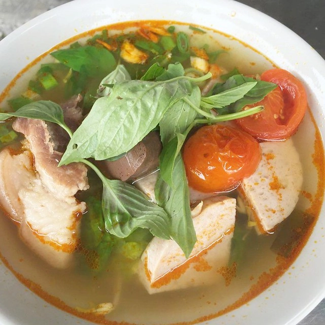 台中南屯|品溱越南河粉.隱身在黎明市場裡的越南小吃店,由越南新娘自已經營 @飛天璇的口袋