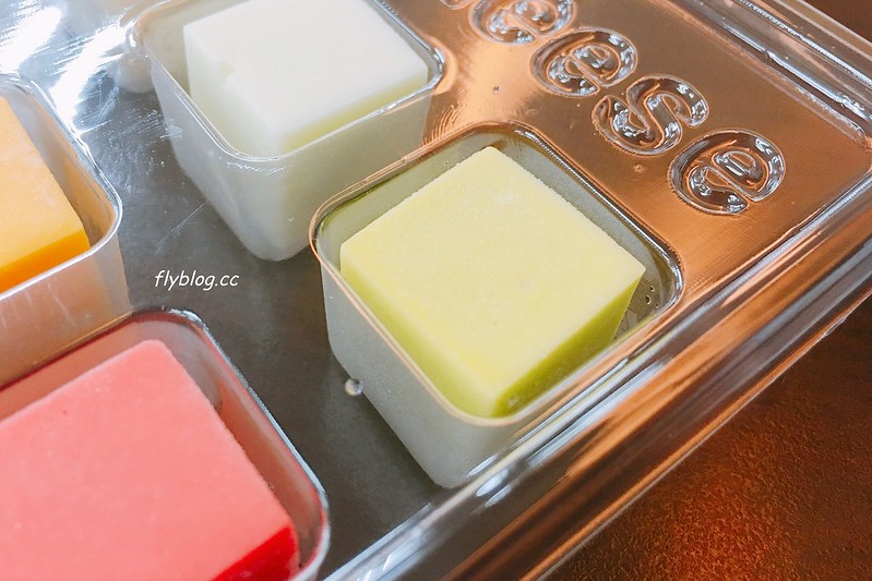 彩虹方塊起司.Rainbow Cube Cheese┃全家便利商店Family Mart限定,韓國原裝進口彩虹方塊,9種口味色彩繽紛 @飛天璇的口袋