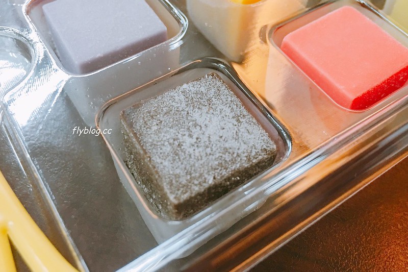 彩虹方塊起司.Rainbow Cube Cheese┃全家便利商店Family Mart限定,韓國原裝進口彩虹方塊,9種口味色彩繽紛 @飛天璇的口袋