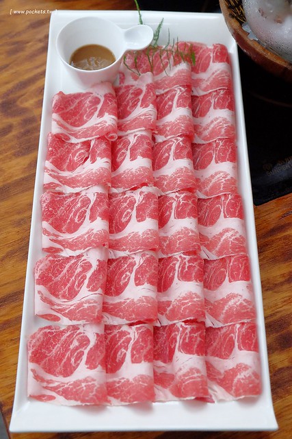 八豆食府精緻鍋物@崇德店┃全新品牌再出發,環境漂亮大器深具質感,食材高級有誠意,有美國金牌極黑和牛、西班牙伊比利豬、智利生凍帝王蟹和花田喜彘紅蘿蔔豬,北屯地區餐廳美食新選擇 @飛天璇的口袋