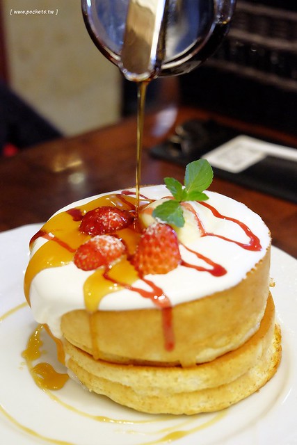 日本愛知|星乃咖啡店.名古屋連鎖咖啡館,推薦舒芙蕾厚鬆餅,早餐點咖啡送吐司 @飛天璇的口袋