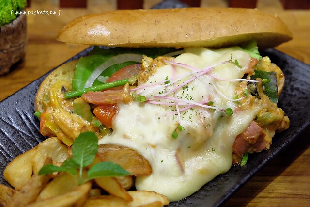 台中早午餐推薦懶人包┃推薦2017年台中15間優質早午餐店:漢堡巴士. Emma’s Cafe. 杉禾亭. Bistro88. 麵包市集. 好堅果咖啡. 對了出發. 小家朝食. 春田210. 找晨手作輕食. 隱巷. 巴特三店. 憲賣咖啡. 入口鬆餅. hoyo cafe @飛天璇的口袋