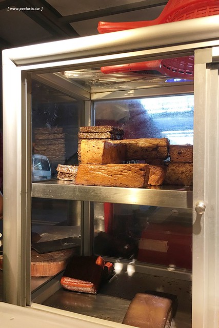 雄麻吉滷味┃台中小吃美食:位於北屯民俗公園前方,晚上才出沒的滷味發財車,滷味好吃又夠味,北屯人宵夜的好夥伴 @飛天璇的口袋