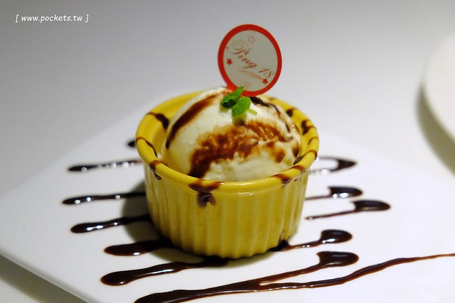 Ping 18 日法輕食┃台中西屯美食:老闆是藍帶學校畢業的,料理結合日式和法式的創意,推薦海味金沙義大利麵和松露牛肝菌燉飯,新菜單上市選擇性更多 @飛天璇的口袋