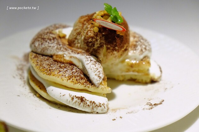 Ping 18 日法輕食┃台中西屯美食:老闆是藍帶學校畢業的,料理結合日式和法式的創意,推薦海味金沙義大利麵和松露牛肝菌燉飯,新菜單上市選擇性更多 @飛天璇的口袋