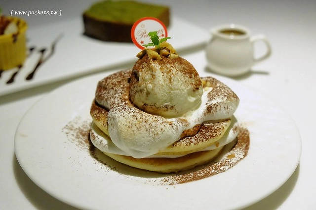 Ping 18 日法輕食┃台中西屯美食:老闆是藍帶學校畢業的,料理結合日式和法式的創意,推薦海味金沙義大利麵和松露牛肝菌燉飯,新菜單上市選擇性更多 @飛天璇的口袋