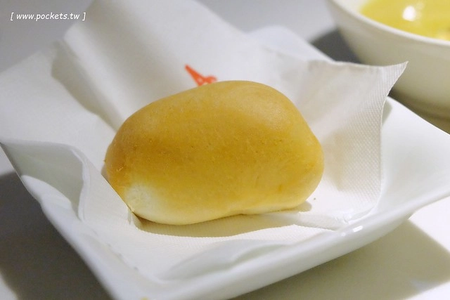 Ping 18 日法輕食┃台中西屯美食:老闆是藍帶學校畢業的,料理結合日式和法式的創意,推薦海味金沙義大利麵和松露牛肝菌燉飯,新菜單上市選擇性更多 @飛天璇的口袋