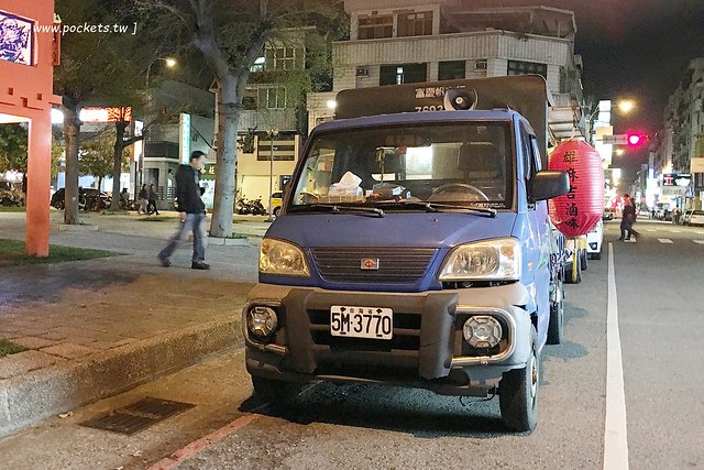雄麻吉滷味┃台中小吃美食:位於北屯民俗公園前方,晚上才出沒的滷味發財車,滷味好吃又夠味,北屯人宵夜的好夥伴 @飛天璇的口袋