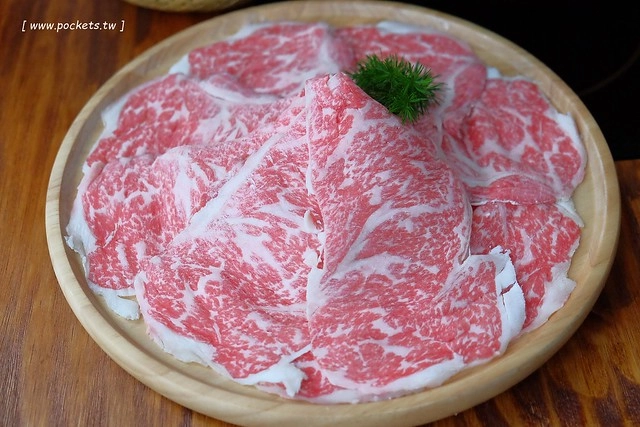 八豆食府精緻鍋物@崇德店┃全新品牌再出發,環境漂亮大器深具質感,食材高級有誠意,有美國金牌極黑和牛、西班牙伊比利豬、智利生凍帝王蟹和花田喜彘紅蘿蔔豬,北屯地區餐廳美食新選擇 @飛天璇的口袋