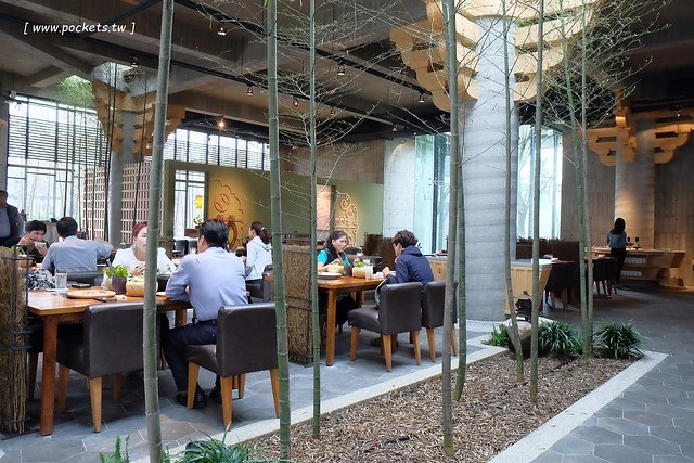 八豆食府精緻鍋物@崇德店┃全新品牌再出發,環境漂亮大器深具質感,食材高級有誠意,有美國金牌極黑和牛、西班牙伊比利豬、智利生凍帝王蟹和花田喜彘紅蘿蔔豬,北屯地區餐廳美食新選擇 @飛天璇的口袋