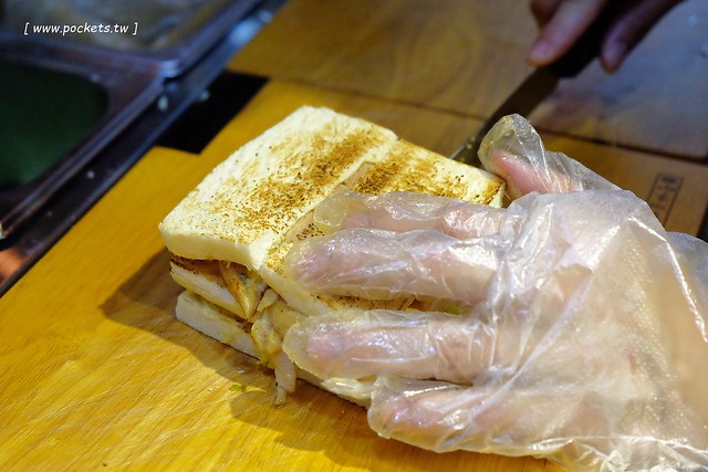 明治時期碳烤吐司|使用小農直送鮮乳、nutella榛果醬、福源花生醬,火爐碳烤肉品降低油脂,料多實在現點現做,品嚐松山區巷弄間的小清新(已歇業) @飛天璇的口袋