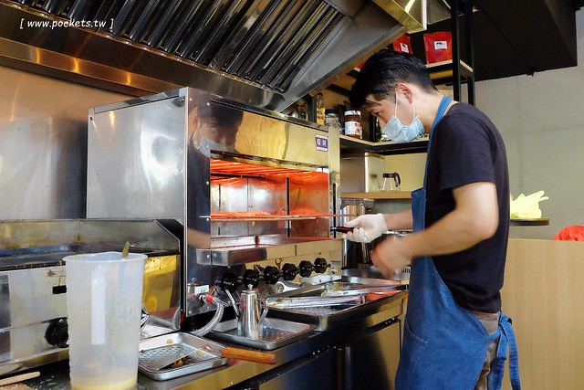 明治時期碳烤吐司|使用小農直送鮮乳、nutella榛果醬、福源花生醬,火爐碳烤肉品降低油脂,料多實在現點現做,品嚐松山區巷弄間的小清新(已歇業) @飛天璇的口袋