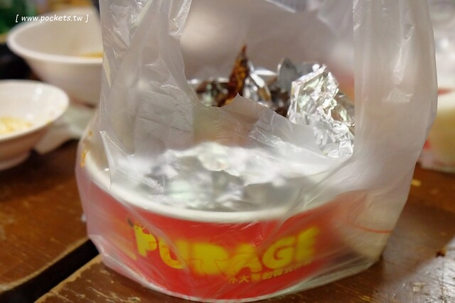 朴大哥的韓式炸雞┃逢甲美食餐廳:品嚐韓國老闆開的炸雞店,炸雞鹹甜酥脆又入味,搬了家後環境更乾淨寬敞,逢甲超人氣必吃美食推薦 @飛天璇的口袋