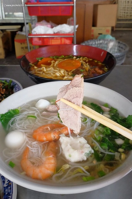 台中南屯|品溱越南河粉.隱身在黎明市場裡的越南小吃店,由越南新娘自已經營 @飛天璇的口袋