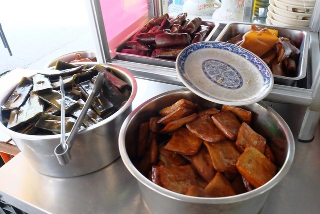 台中南屯|品溱越南河粉.隱身在黎明市場裡的越南小吃店,由越南新娘自已經營 @飛天璇的口袋