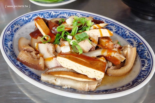 台中南屯|品溱越南河粉.隱身在黎明市場裡的越南小吃店,由越南新娘自已經營 @飛天璇的口袋