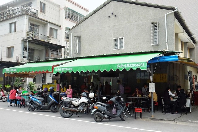 台中南屯|品溱越南河粉.隱身在黎明市場裡的越南小吃店,由越南新娘自已經營 @飛天璇的口袋