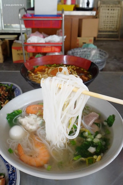 台中南屯|品溱越南河粉.隱身在黎明市場裡的越南小吃店,由越南新娘自已經營 @飛天璇的口袋