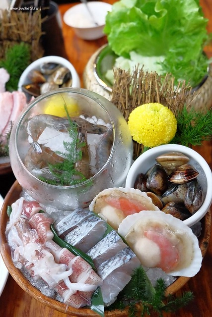 八豆食府精緻鍋物@崇德店┃全新品牌再出發,環境漂亮大器深具質感,食材高級有誠意,有美國金牌極黑和牛、西班牙伊比利豬、智利生凍帝王蟹和花田喜彘紅蘿蔔豬,北屯地區餐廳美食新選擇 @飛天璇的口袋