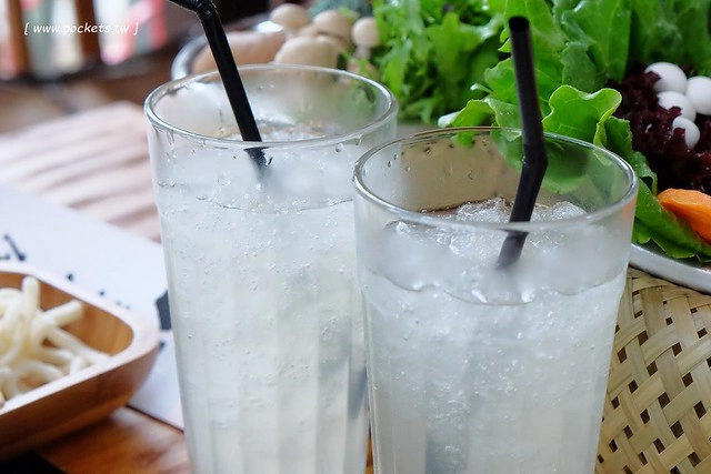 八豆食府精緻鍋物@崇德店┃全新品牌再出發,環境漂亮大器深具質感,食材高級有誠意,有美國金牌極黑和牛、西班牙伊比利豬、智利生凍帝王蟹和花田喜彘紅蘿蔔豬,北屯地區餐廳美食新選擇 @飛天璇的口袋