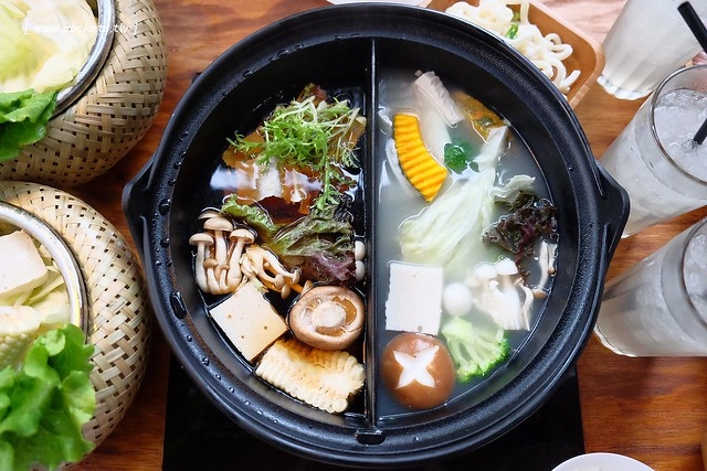 八豆食府精緻鍋物@崇德店┃全新品牌再出發,環境漂亮大器深具質感,食材高級有誠意,有美國金牌極黑和牛、西班牙伊比利豬、智利生凍帝王蟹和花田喜彘紅蘿蔔豬,北屯地區餐廳美食新選擇 @飛天璇的口袋