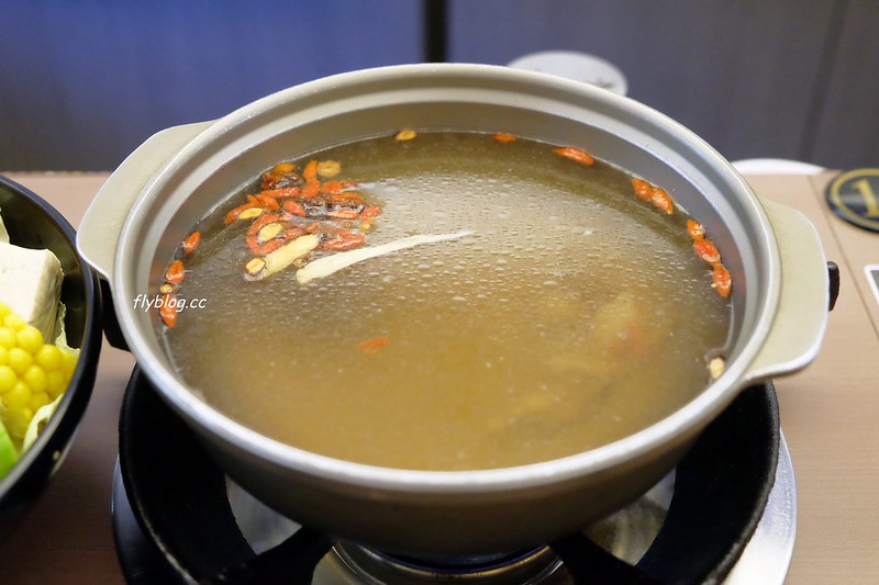 鮮度鍋物┃台中西屯:PTT上評價超高的小火鍋店,7種湯頭可以選擇,吃完立刻豎起姆指 @飛天璇的口袋