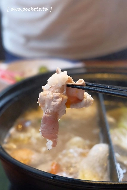 八豆食府精緻鍋物@崇德店┃全新品牌再出發,環境漂亮大器深具質感,食材高級有誠意,有美國金牌極黑和牛、西班牙伊比利豬、智利生凍帝王蟹和花田喜彘紅蘿蔔豬,北屯地區餐廳美食新選擇 @飛天璇的口袋