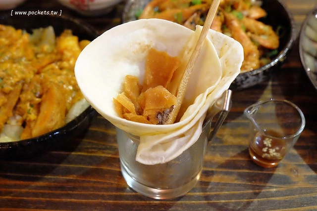 昨日花卷┃台中西區美食:Fusion創意料理作法,將各國料理融入菜色,新菜單正式上市,打卡破百送開胃菜,商業午餐送飲料,週五夜晚啤酒買一送一 @飛天璇的口袋