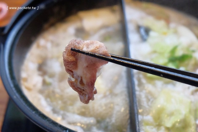 八豆食府精緻鍋物@崇德店┃全新品牌再出發,環境漂亮大器深具質感,食材高級有誠意,有美國金牌極黑和牛、西班牙伊比利豬、智利生凍帝王蟹和花田喜彘紅蘿蔔豬,北屯地區餐廳美食新選擇 @飛天璇的口袋