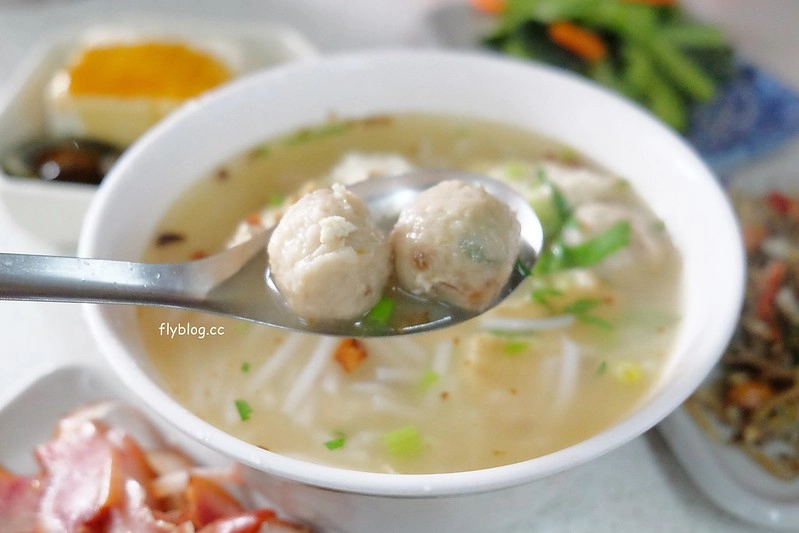 宜蘭楊彩卿魚丸米粉專賣店|員山在地50年著名米粉湯老店,魚丸也是招牌人氣必點 @飛天璇的口袋