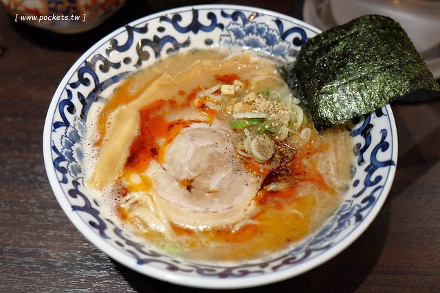 【日本東京】斑鳩拉麵~位於東京駅一番街超人氣拉麵店,使用鰹魚和豚骨熬製而成的湯頭,個人覺得好吃又對胃,不虛此行 @飛天璇的口袋