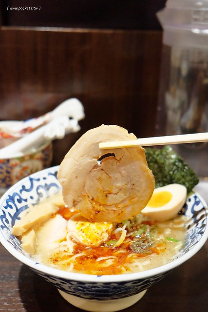 【日本東京】斑鳩拉麵~位於東京駅一番街超人氣拉麵店,使用鰹魚和豚骨熬製而成的湯頭,個人覺得好吃又對胃,不虛此行 @飛天璇的口袋