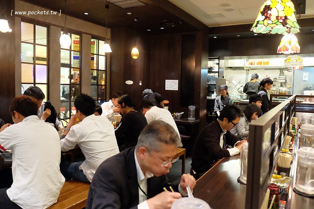 【日本東京】斑鳩拉麵~位於東京駅一番街超人氣拉麵店,使用鰹魚和豚骨熬製而成的湯頭,個人覺得好吃又對胃,不虛此行 @飛天璇的口袋