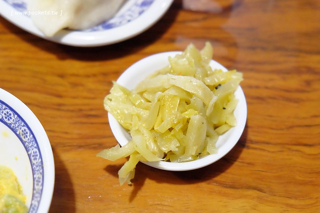 段純貞牛肉麵┃台中西區美食:新竹超人氣牛肉麵店,台中公益路小吃美食再一發,網路票選全台十大牛肉麵店,推薦燉番茄牛肉手打麵,小菜選擇性也很多 @飛天璇的口袋