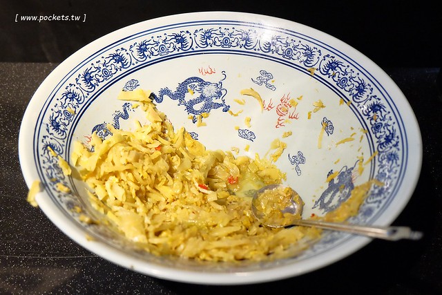 段純貞牛肉麵┃台中西區美食:新竹超人氣牛肉麵店,台中公益路小吃美食再一發,網路票選全台十大牛肉麵店,推薦燉番茄牛肉手打麵,小菜選擇性也很多 @飛天璇的口袋