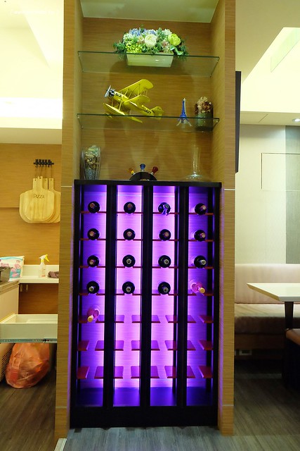 Ping 18 日法輕食┃台中西屯美食:老闆是藍帶學校畢業的,料理結合日式和法式的創意,推薦海味金沙義大利麵和松露牛肝菌燉飯,新菜單上市選擇性更多 @飛天璇的口袋