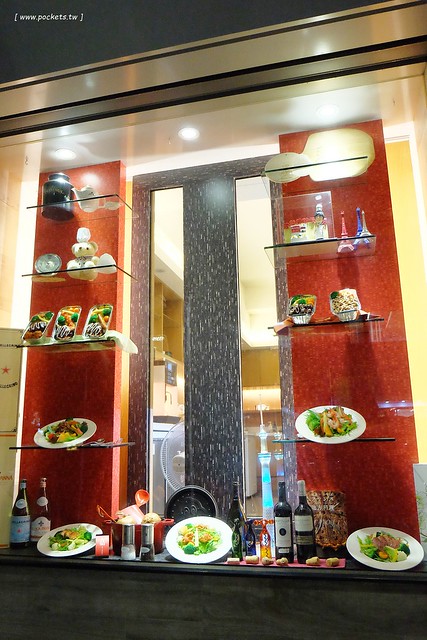 Ping 18 日法輕食┃台中西屯美食:老闆是藍帶學校畢業的,料理結合日式和法式的創意,推薦海味金沙義大利麵和松露牛肝菌燉飯,新菜單上市選擇性更多 @飛天璇的口袋