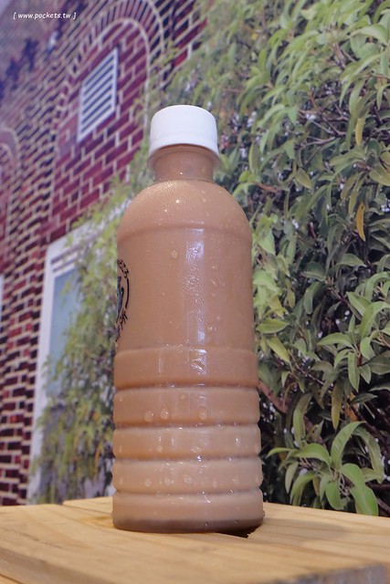 河童茶研所┃一中美食推薦:台中第一間投幣式販賣機的手搖飲料,可愛又吸睛的小河童造型,歪國人之戀、寶寶最愛和神秘奶露三種口味,5/13(五)開賣中 @飛天璇的口袋