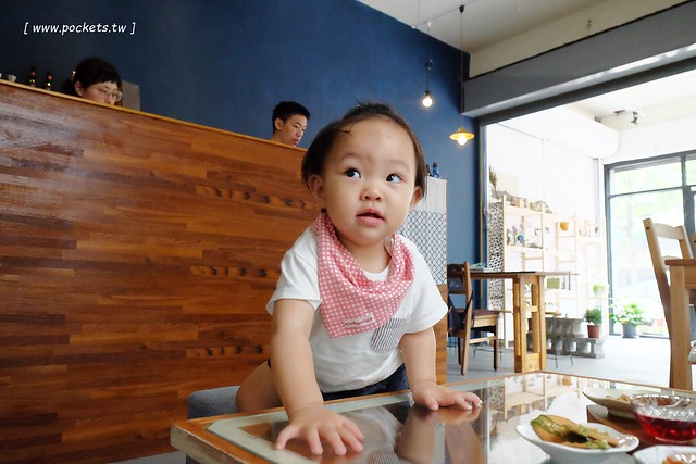 小森空間.Komori┃台中北區美食:充滿無印良品氛圍的日系小店,以手作甜點和中式花茶為主,店裡有很多可愛的卡通公仔,地下室做為藝術作品展覽空間 @飛天璇的口袋