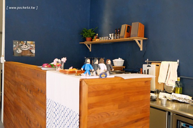 小森空間.Komori┃台中北區美食:充滿無印良品氛圍的日系小店,以手作甜點和中式花茶為主,店裡有很多可愛的卡通公仔,地下室做為藝術作品展覽空間 @飛天璇的口袋