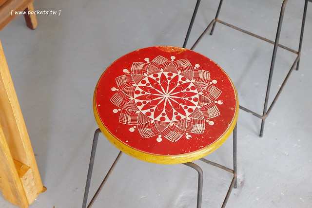 小森空間.Komori┃台中北區美食:充滿無印良品氛圍的日系小店,以手作甜點和中式花茶為主,店裡有很多可愛的卡通公仔,地下室做為藝術作品展覽空間 @飛天璇的口袋