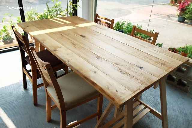 小森空間.Komori┃台中北區美食:充滿無印良品氛圍的日系小店,以手作甜點和中式花茶為主,店裡有很多可愛的卡通公仔,地下室做為藝術作品展覽空間 @飛天璇的口袋