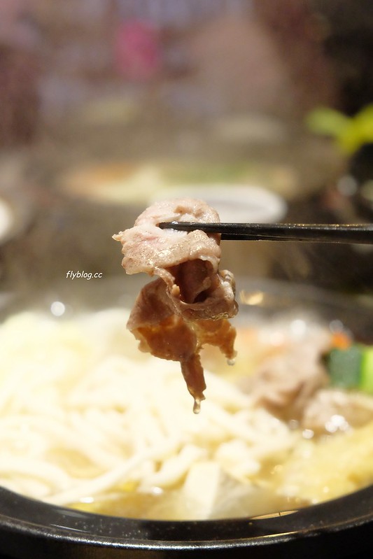 嗑肉石鍋┃台中北屯:個人覺得CP值很高的小火鍋店,昌平店鄰近東光市場,$999元雙人海陸餐新鮮有誠意 @飛天璇的口袋