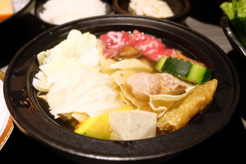 嗑肉石鍋┃台中北屯:個人覺得CP值很高的小火鍋店,昌平店鄰近東光市場,$999元雙人海陸餐新鮮有誠意 @飛天璇的口袋