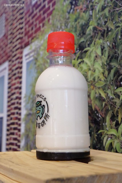 河童茶研所┃一中美食推薦:台中第一間投幣式販賣機的手搖飲料,可愛又吸睛的小河童造型,歪國人之戀、寶寶最愛和神秘奶露三種口味,5/13(五)開賣中 @飛天璇的口袋