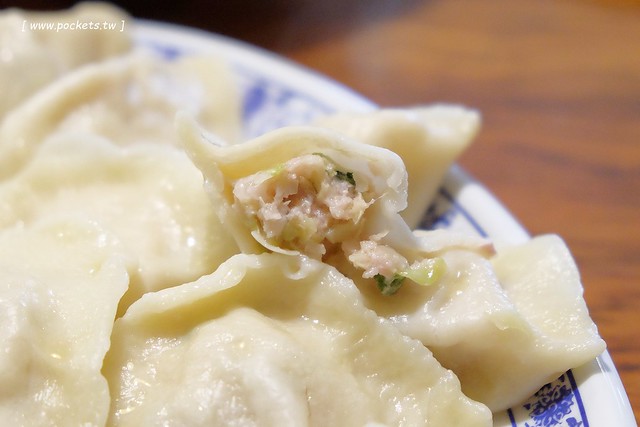 段純貞牛肉麵┃台中西區美食:新竹超人氣牛肉麵店,台中公益路小吃美食再一發,網路票選全台十大牛肉麵店,推薦燉番茄牛肉手打麵,小菜選擇性也很多 @飛天璇的口袋