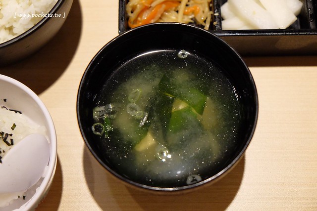 新宿勝博殿|慶祝11週年慶,週週抽日本東京雙人來回機票,新上市金黃極濃的雪花起司豬排,品嚐超厚切日式炸豬排的美味 @飛天璇的口袋